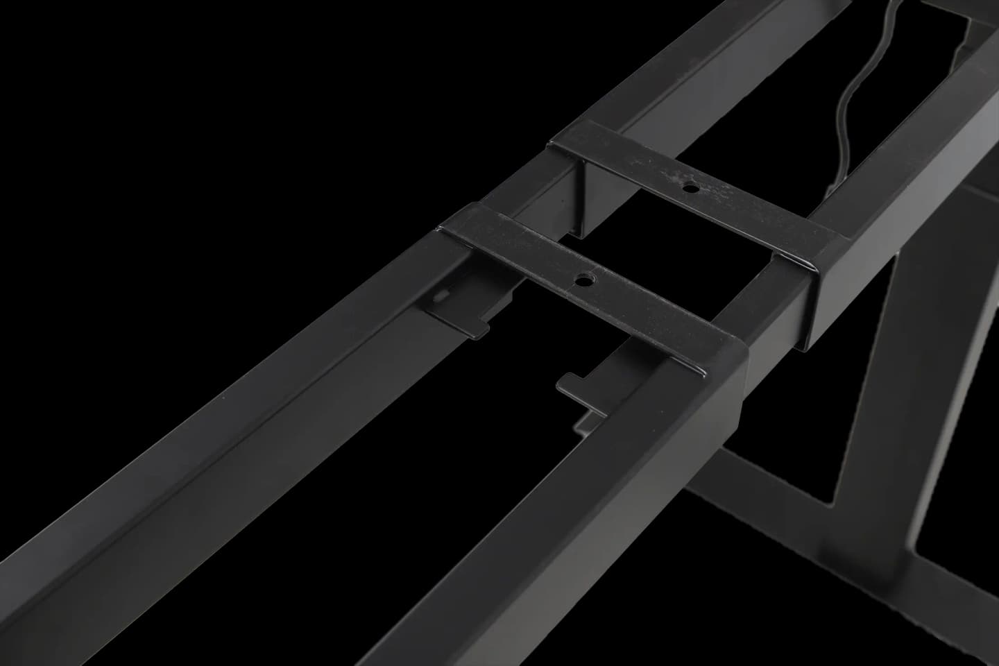 חלק של מנגנון לשולחן מתכוונן בצורה חשמלית