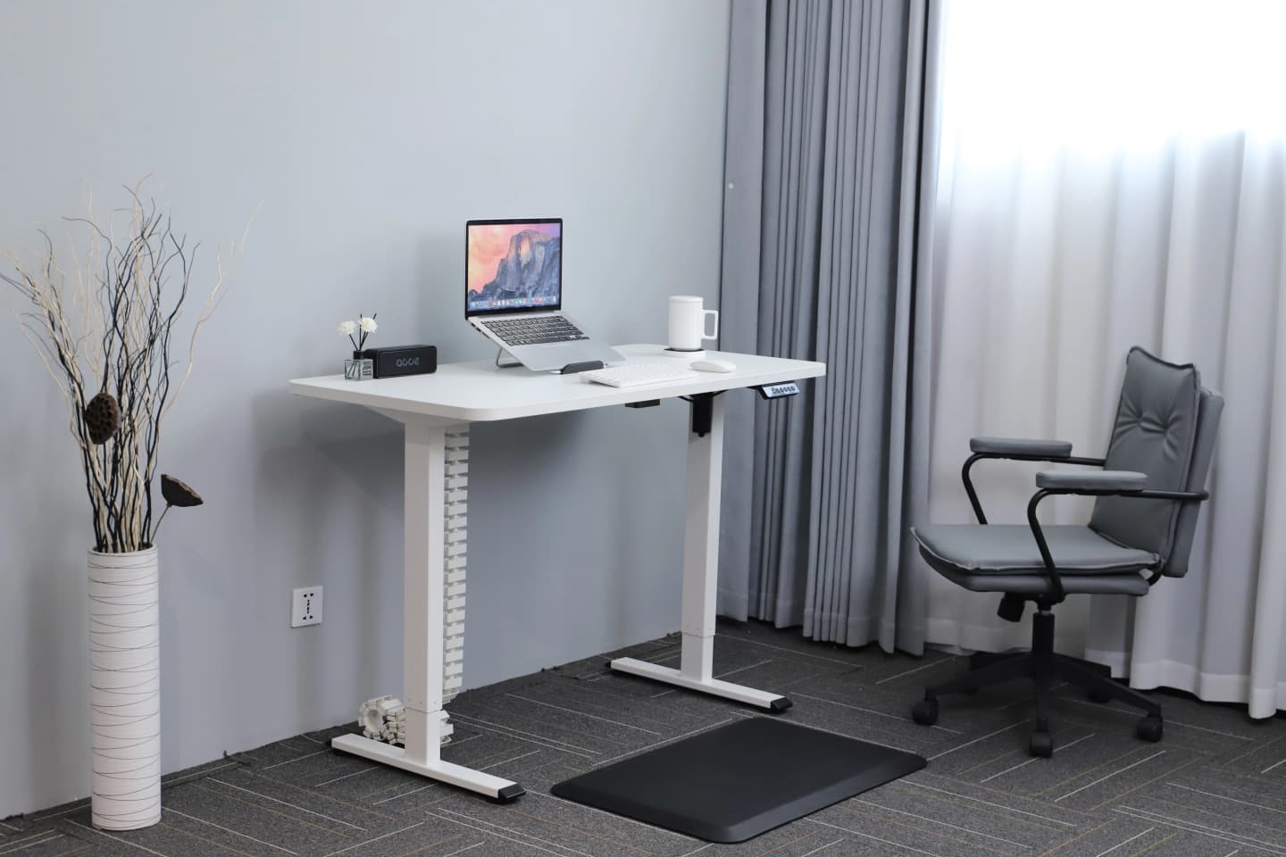 שולחן עמידה חשמלי חד מנועי