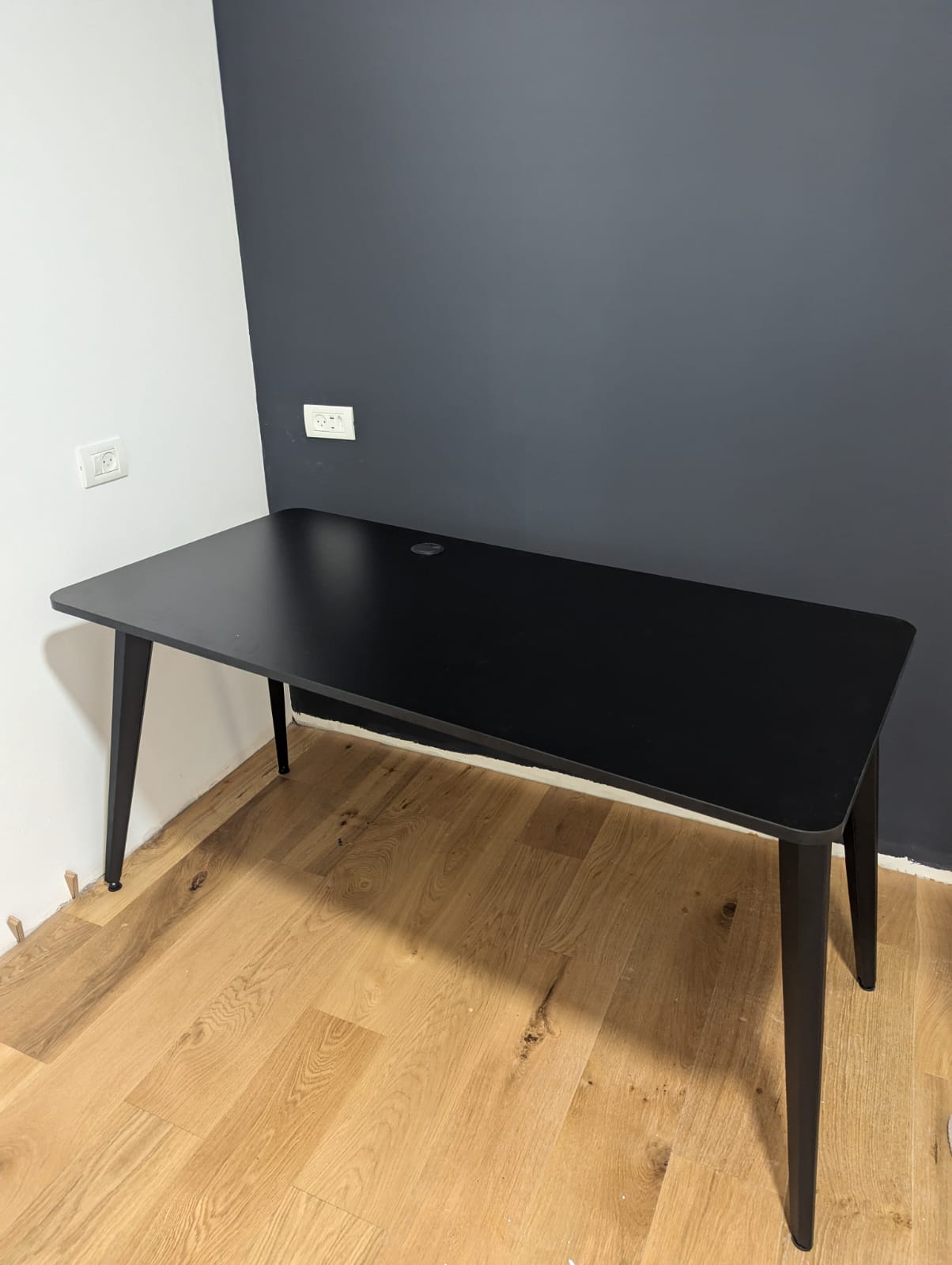 לקוח עם רגליים לשולחן מחשב - תמונה 6