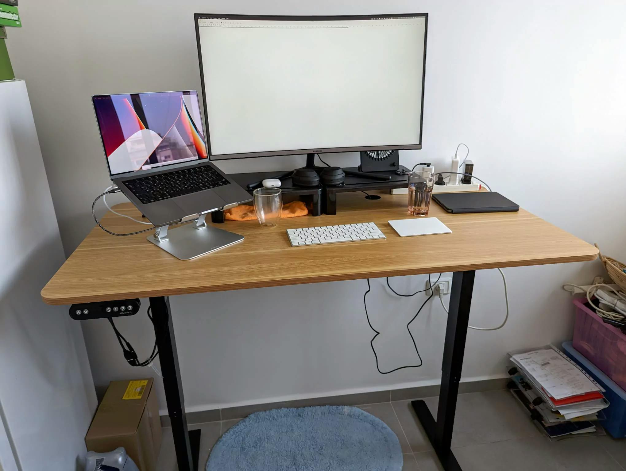 שולחן מחשב מתכוונן